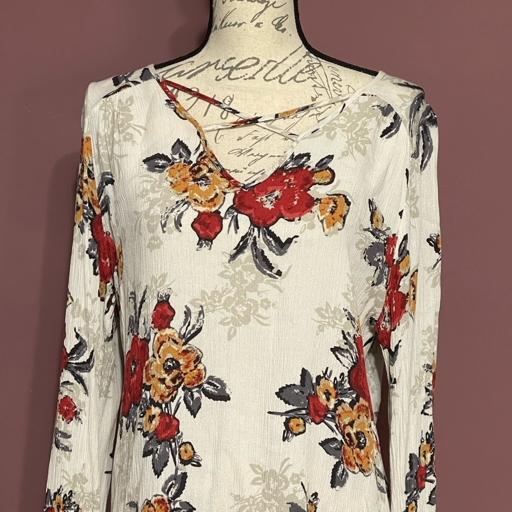 Beautiful light and airy floral blouse!